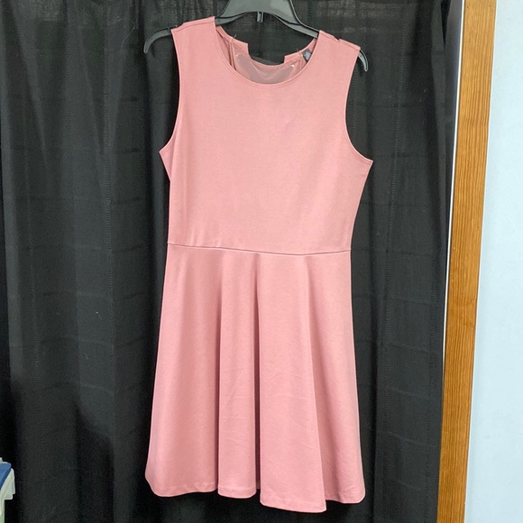 Design Lab Back Design Dress - Picture 2 of 7